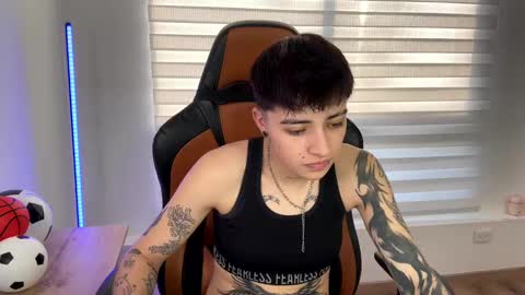 Snapshot of im_laia_ chatting on January 7, 10:08 pm Laia online show from January 7, 10:08 pm