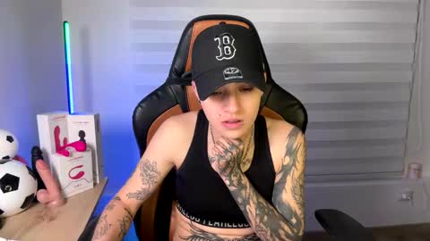 Snapshot of im_laia_ chatting on January 18, 3:53 am Laia online show from January 18, 3:53 am