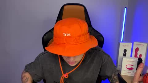 Snapshot of im_laia_ chatting on January 23, 5:24 am Laia online show from January 23, 5:24 am