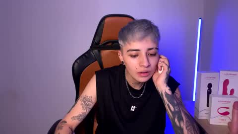 Snapshot of im_laia_ chatting on January 29, 12:33 am Laia online show from January 29, 12:33 am