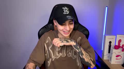 Snapshot of im_laia_ chatting on January 30, 12:29 am Laia online show from January 30, 12:29 am