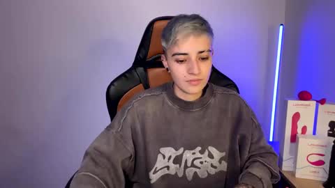 Snapshot of im_laia_ chatting on February 1, 2:58 am Laia online show from February 1, 2:58 am