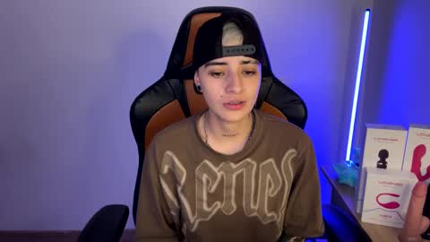 Snapshot of im_laia_ chatting on February 6, 12:22 am Laia online show from February 6, 12:22 am