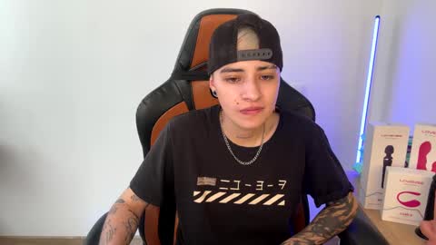 Snapshot of im_laia_ chatting on February 8, 8:53 pm Laia online show from February 8, 8:53 pm