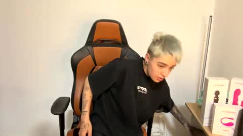 Snapshot of im_laia_ chatting on February 9, 10:09 am Laia online show from February 9, 10:09 am