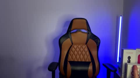 Snapshot of im_laia_ chatting on February 10, 10:09 am Laia online show from February 10, 10:09 am