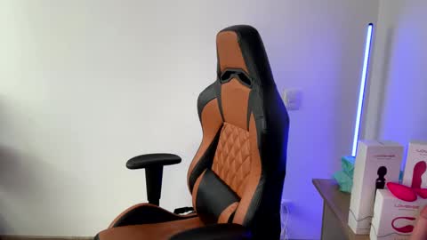 Snapshot of im_laia_ chatting on February 15, 1:16 pm Laia online show from February 15, 1:16 pm