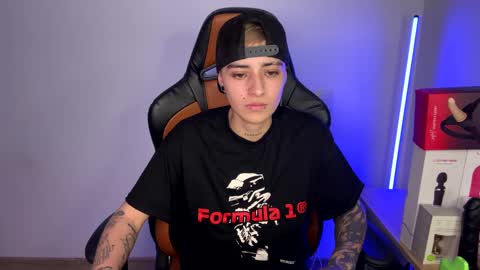 Snapshot of im_laia_ chatting on February 19, 11:25 pm Laia online show from February 19, 11:25 pm