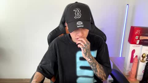 Snapshot of im_laia_ chatting on February 22, 8:09 pm Laia online show from February 22, 8:09 pm