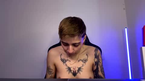 Snapshot of im_laia_ chatting on February 25, 11:22 pm Laia online show from February 25, 11:22 pm