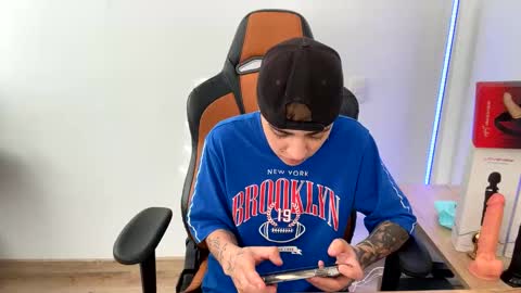 Snapshot of im_laia_ chatting on February 28, 9:23 pm Laia online show from February 28, 9:23 pm