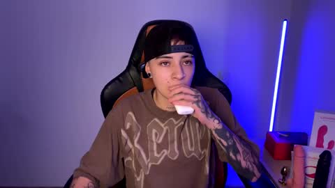 Snapshot of im_laia_ chatting on March 4, 5:21 am Laia online show from March 4, 5:21 am