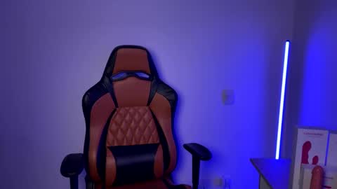 Snapshot of im_laia_ chatting on March 5, 5:50 am Laia online show from March 5, 5:50 am