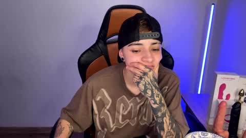 Snapshot of im_laia_ chatting on March 5, 11:49 pm Laia online show from March 5, 11:49 pm