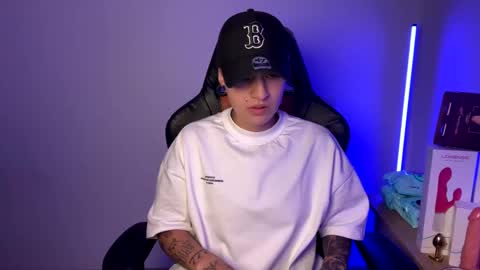 Snapshot of im_laia_ chatting on March 9, 3:32 am Laia online show from March 9, 3:32 am