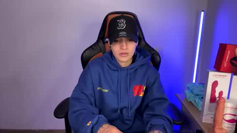 Snapshot of im_laia_ chatting on March 10, 11:49 pm Laia online show from March 10, 11:49 pm