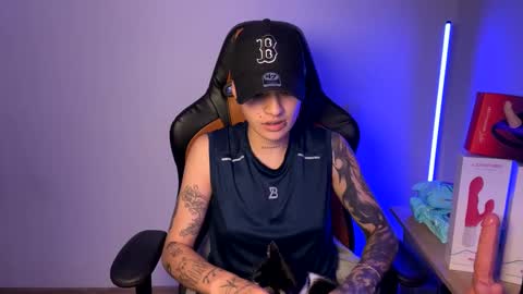 Snapshot of im_laia_ chatting on March 11, 9:02 am Laia online show from March 11, 9:02 am