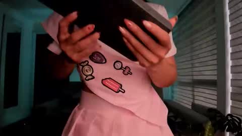 Snapshot of im_mariana chatting on October 4, 6:28 pm im_mariana online show from October 4, 6:28 pm