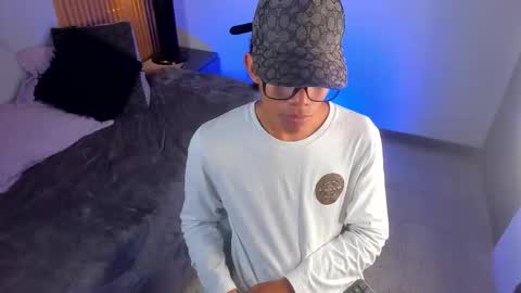 Snapshot of im_matthewscott chatting on March 17, 8:01 pm im_matthewscott online show from March 17, 8:01 pm