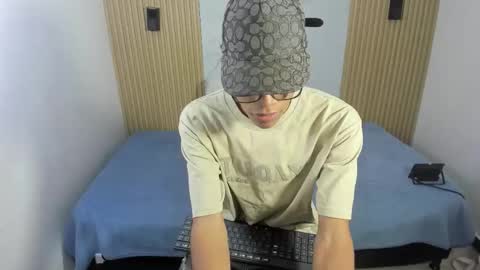 Snapshot of im_matthewscott chatting on March 27, 8:08 pm im_matthewscott online show from March 27, 8:08 pm