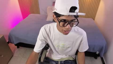 Snapshot of im_matthewscott chatting on March 28, 8:08 pm im_matthewscott online show from March 28, 8:08 pm