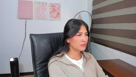 Mia online show from July 7, 4:37 am
