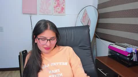 Mia online show from August 1, 12:10 am