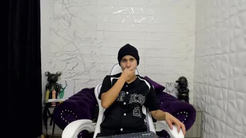 Snapshot of im_milan_rs chatting on February 8, 1:11 am im_milan_rs online show from February 8, 1:11 am