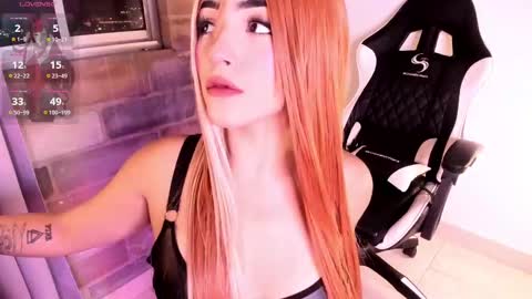 Snapshot of im_scarlet2 chatting on October 23, 12:43 am Scarlet online show from October 23, 12:43 am