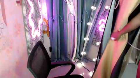 im_urloving_mama69 online show from December 18, 4:35 pm