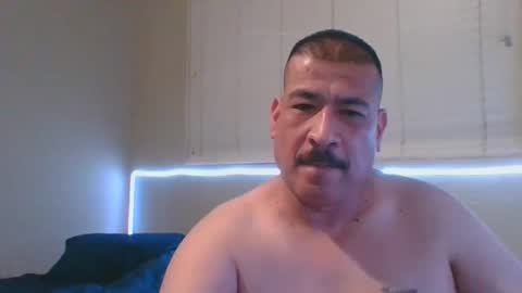 Snapshot of imbackmandosuknw chatting on December 23, 8:11 am imbackmandosuknw online show from December 23, 8:11 am