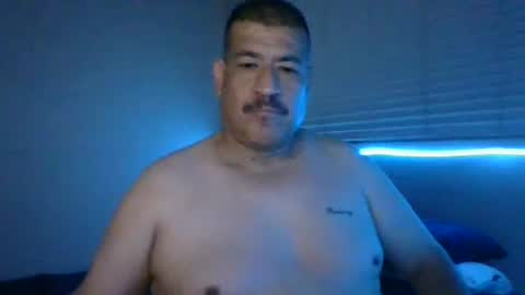 Snapshot of imbackmandosuknw chatting on December 18, 1:22 am imbackmandosuknw online show from December 18, 1:22 am