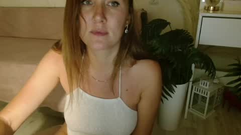 Snapshot of imcarrieberry chatting on April 14, 4:24 pm Carrie online show from April 14, 4:24 pm