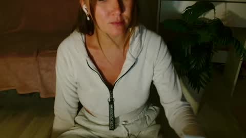 Snapshot of imcarrieberry chatting on April 16, 3:13 pm Carrie online show from April 16, 3:13 pm