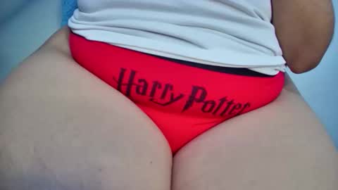 mia latina online show from February 11, 2:27 am