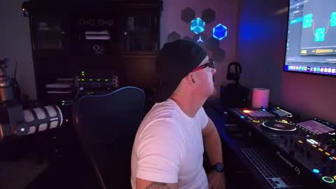 DJ Azra online show from October 14, 1:50 am