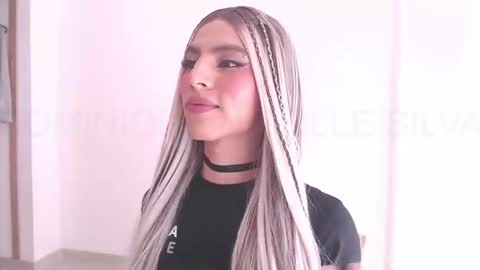 Snapshot of imdominique chatting on October 20, 1:44 pm     online show from October 20, 1:44 pm