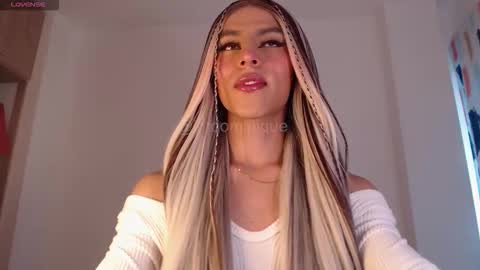 Snapshot of imdominique chatting on October 27, 1:15 pm     online show from October 27, 1:15 pm