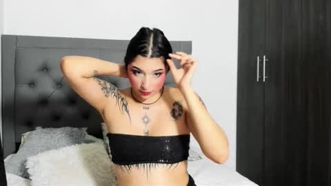 imemily444_ online show from April 10, 11:09 pm