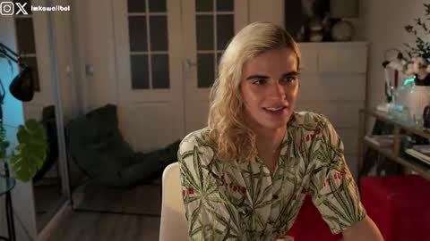 Snapshot of imkawaiiboi chatting on November 11, 7:47 pm sasha hethey online show from November 11, 7:47 pm