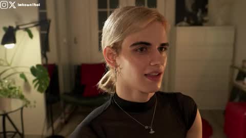 Snapshot of imkawaiiboi chatting on December 4, 2:21 am sasha hethey online show from December 4, 2:21 am