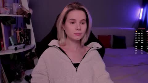 Mia online show from February 13, 9:27 am