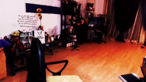 Empress online show from December 6, 3:22 pm