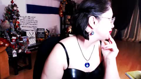 Empress online show from December 13, 8:26 pm