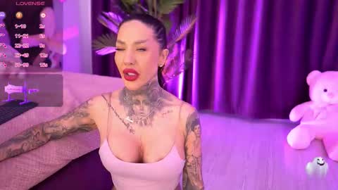 Snapshot of imscarlet_noir chatting on November 30, 7:01 am Scarlet online show from November 30, 7:01 am