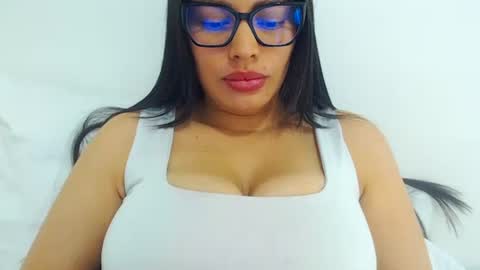 imsweetlips online show from May 3, 7:42 pm
