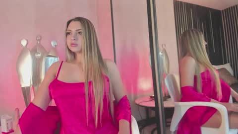 imvictoria_ online show from November 4, 9:36 pm