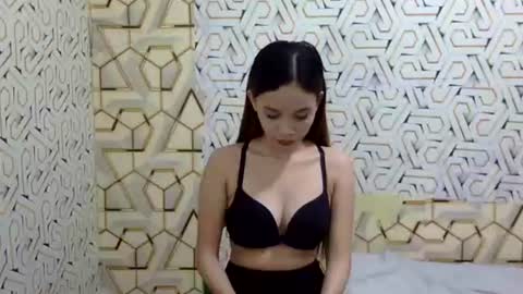 Snapshot of imyourgirl_vanessa26 chatting on August 2, 6:01 am Im sad because im lonely wish help me here online show from August 2, 6:01 am