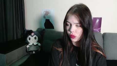 Snapshot of in_the_void chatting on June 4, 9:32 pm Alice online show from June 4, 9:32 pm