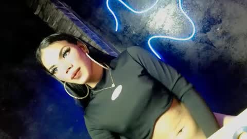 Snapshot of inalovesyou chatting on February 19, 2:07 am inalovesyou online show from February 19, 2:07 am